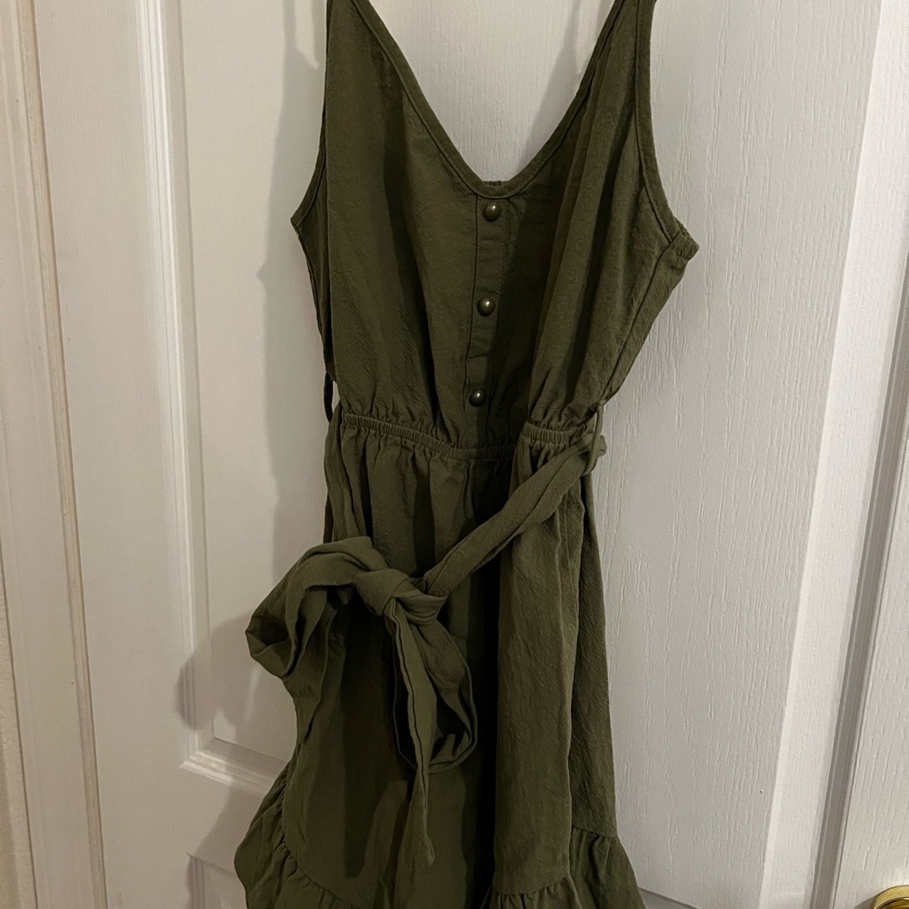 Olive green romper sz large. New with tags.
